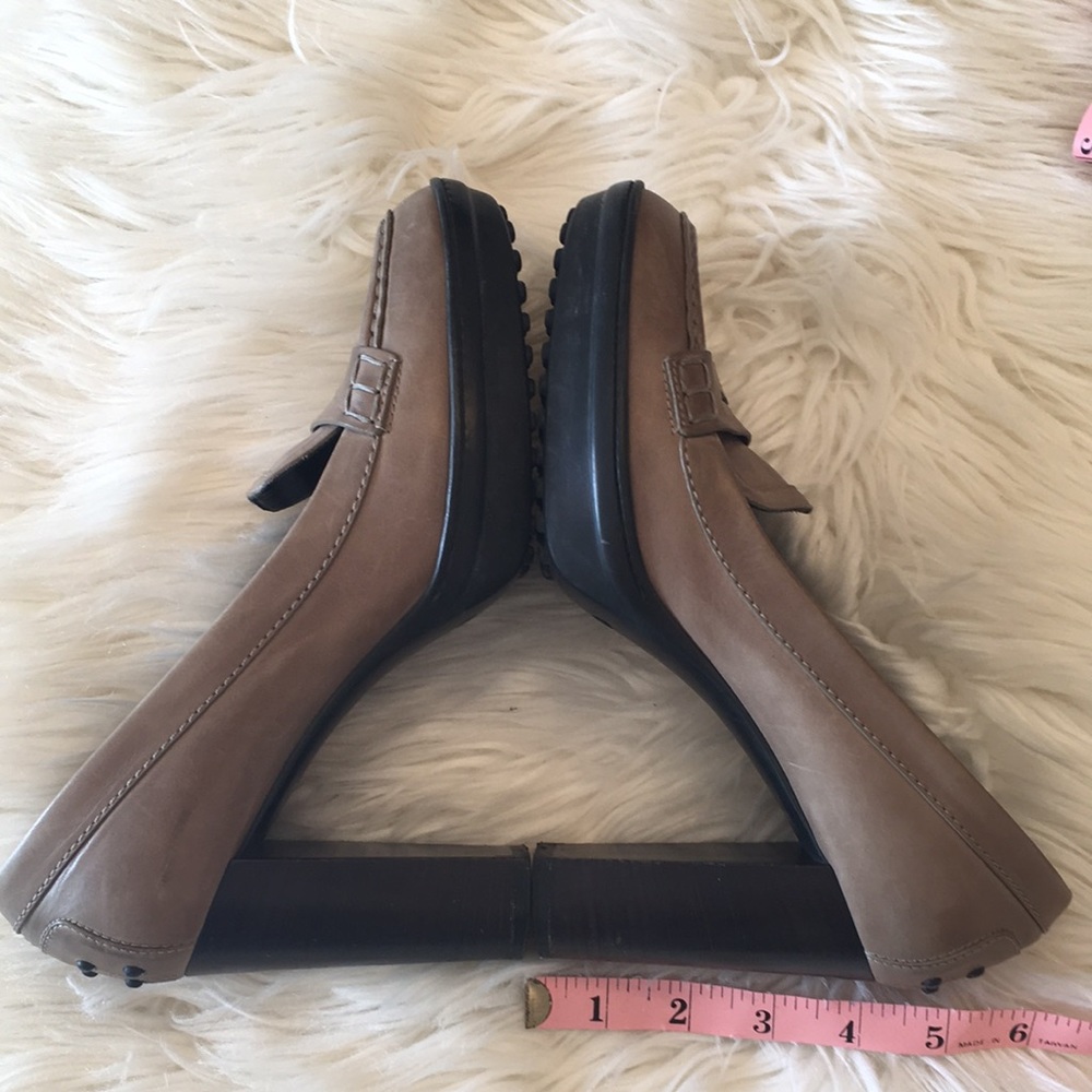 Tod’s Taupe Leather Platform Heel - Picture 6 of 16